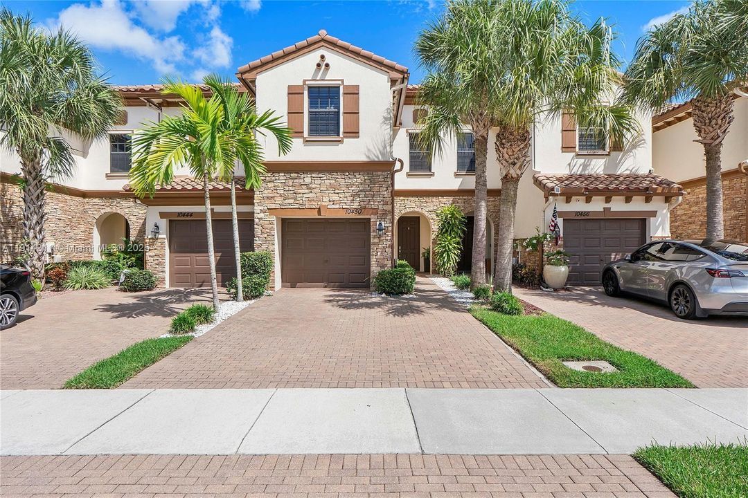 В аренду: $3,400 (3 спален, 2 ванн, 1983 Квадратных фут)