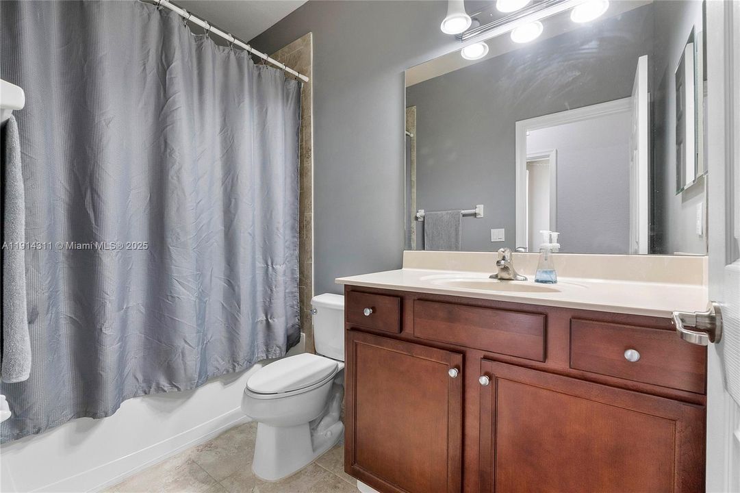 В аренду: $3,400 (3 спален, 2 ванн, 1983 Квадратных фут)