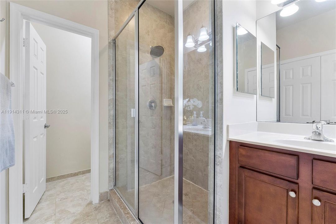 В аренду: $3,400 (3 спален, 2 ванн, 1983 Квадратных фут)