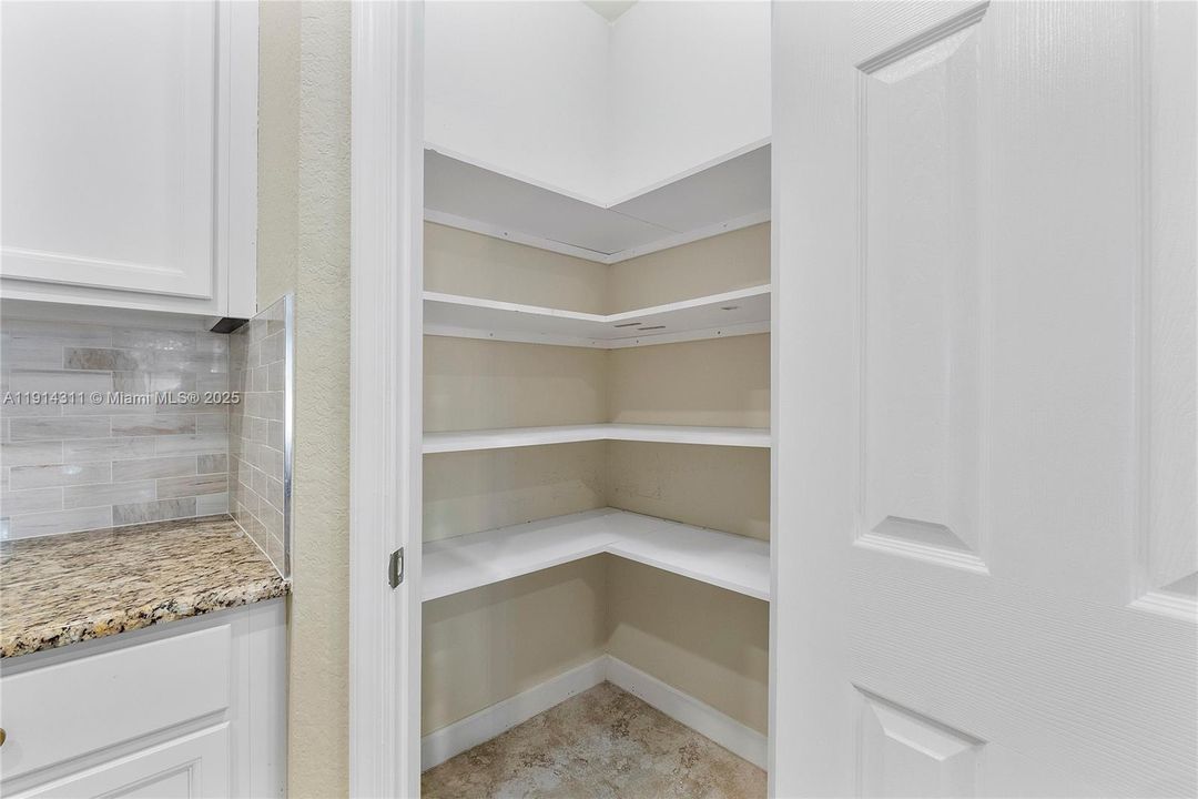 В аренду: $3,400 (3 спален, 2 ванн, 1983 Квадратных фут)