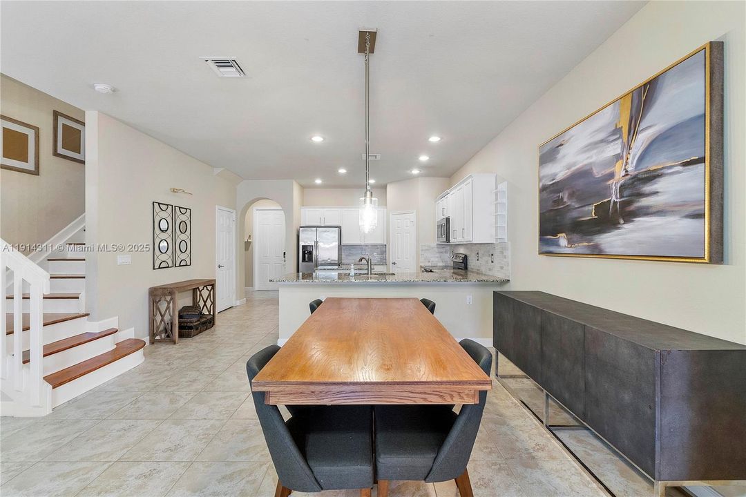 В аренду: $3,400 (3 спален, 2 ванн, 1983 Квадратных фут)