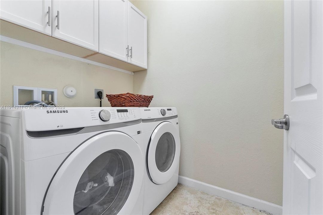 В аренду: $3,400 (3 спален, 2 ванн, 1983 Квадратных фут)