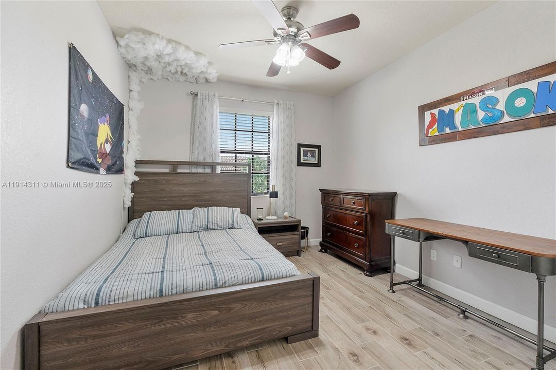 В аренду: $3,400 (3 спален, 2 ванн, 1983 Квадратных фут)