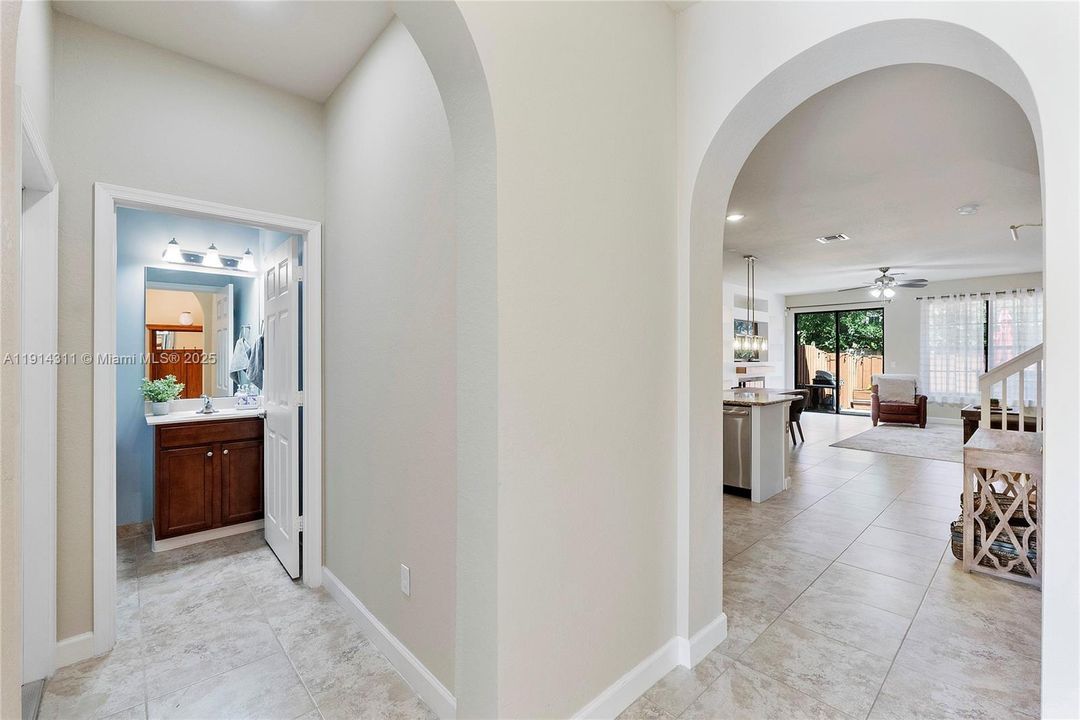 В аренду: $3,400 (3 спален, 2 ванн, 1983 Квадратных фут)