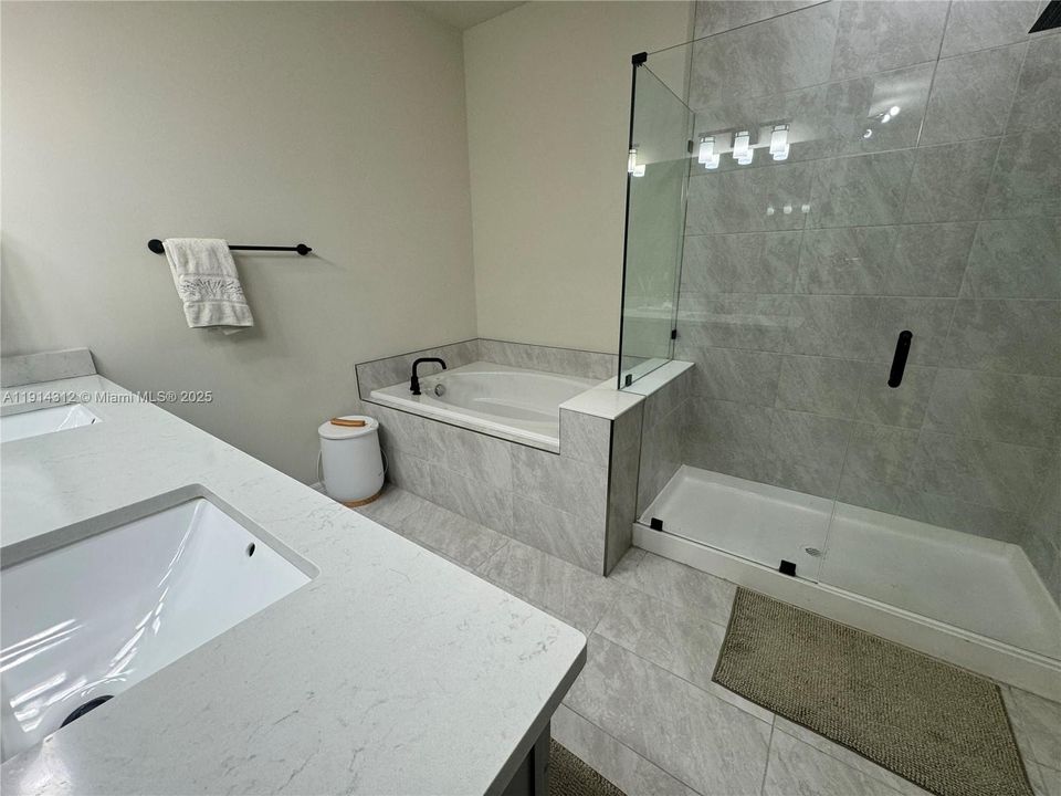 На продажу: $685,000 (3 спален, 2 ванн, 1966 Квадратных фут)