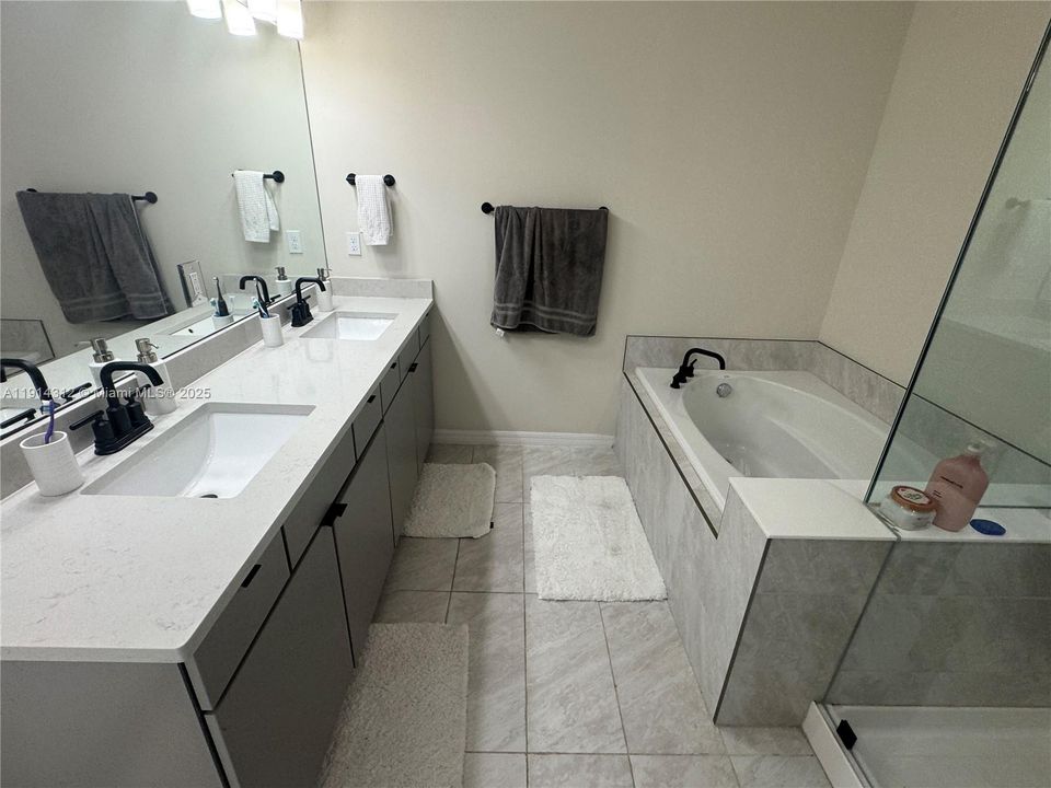 На продажу: $685,000 (3 спален, 2 ванн, 1966 Квадратных фут)