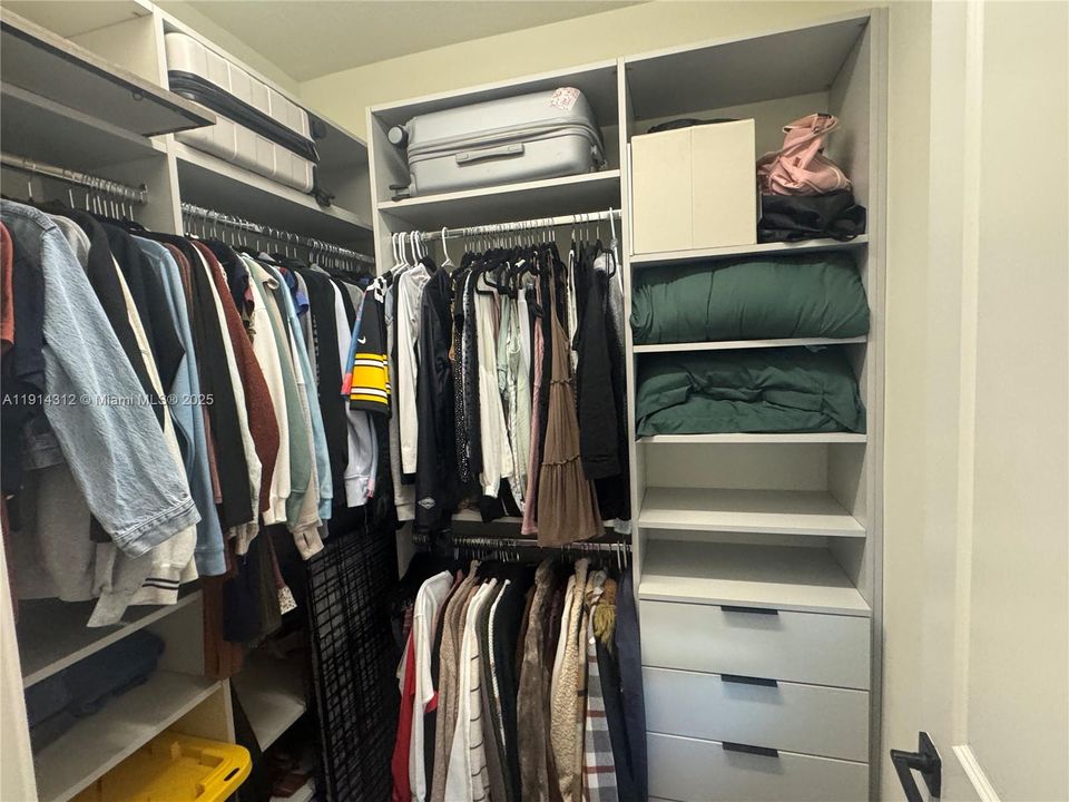 На продажу: $685,000 (3 спален, 2 ванн, 1966 Квадратных фут)