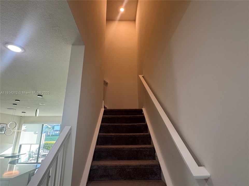 На продажу: $685,000 (3 спален, 2 ванн, 1966 Квадратных фут)