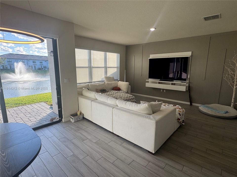 На продажу: $685,000 (3 спален, 2 ванн, 1966 Квадратных фут)