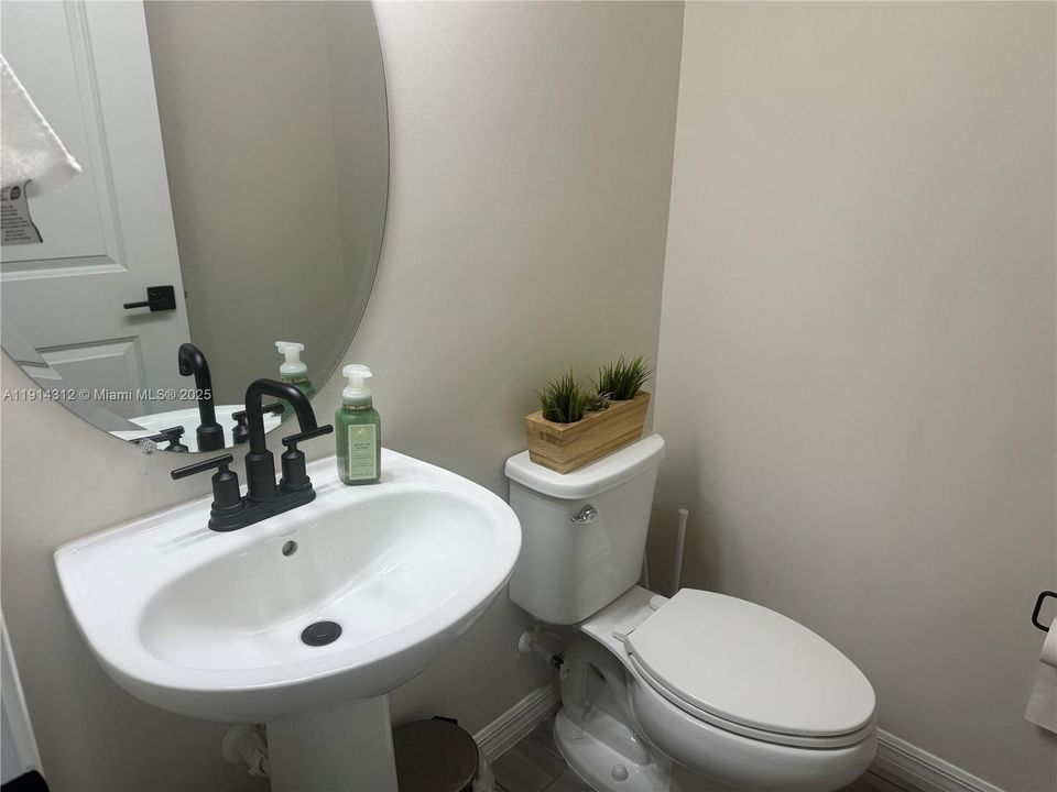 На продажу: $685,000 (3 спален, 2 ванн, 1966 Квадратных фут)