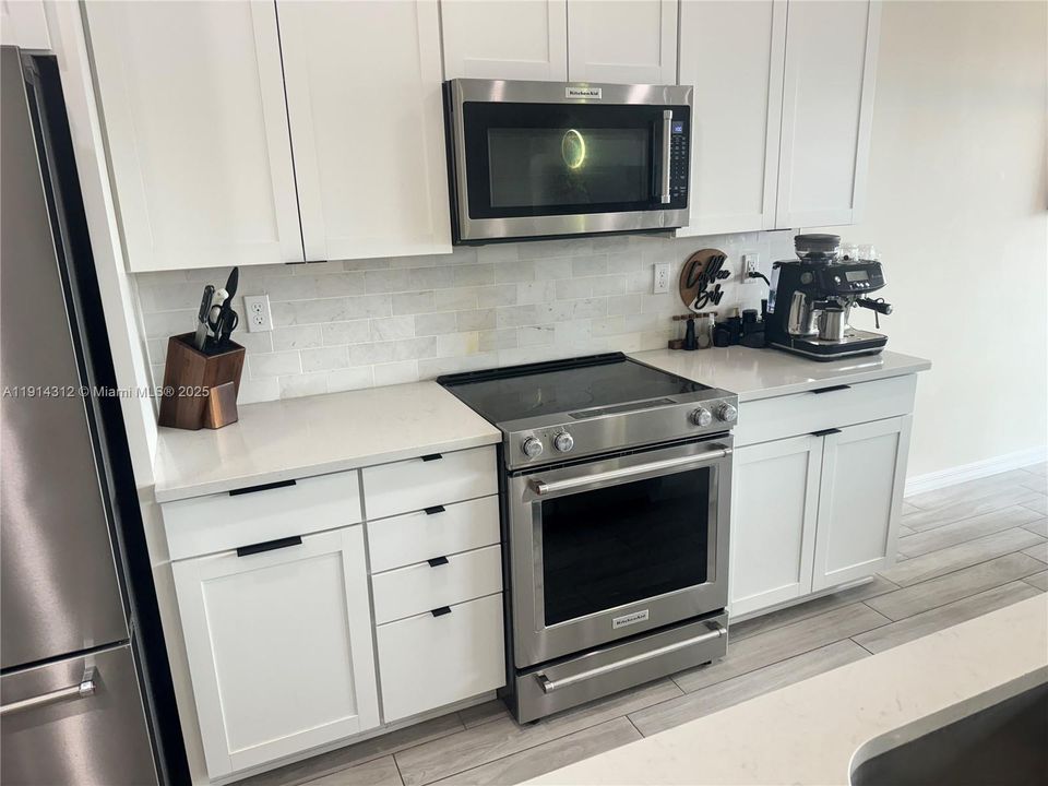 На продажу: $685,000 (3 спален, 2 ванн, 1966 Квадратных фут)