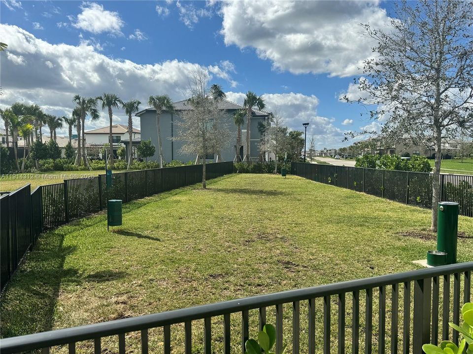 На продажу: $685,000 (3 спален, 2 ванн, 1966 Квадратных фут)