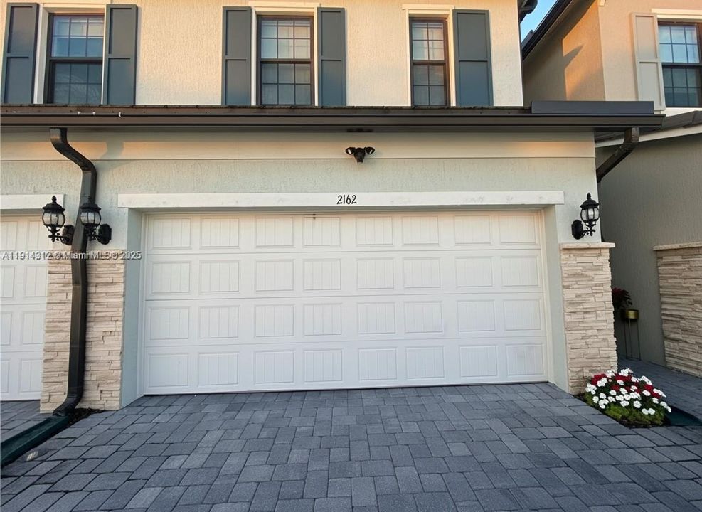 На продажу: $685,000 (3 спален, 2 ванн, 1966 Квадратных фут)