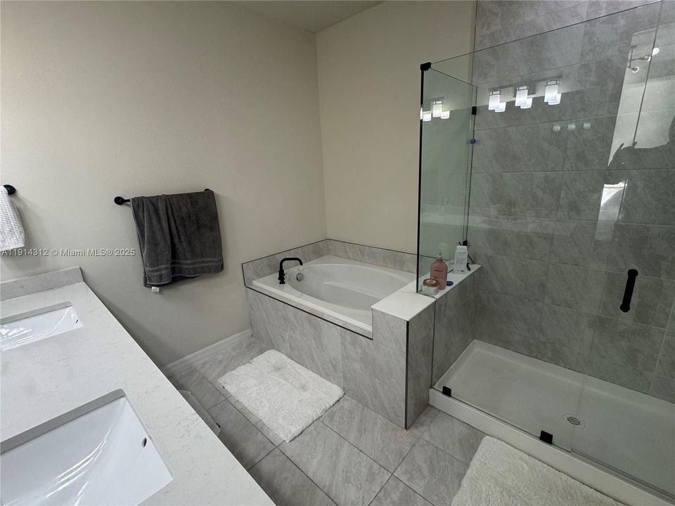 На продажу: $685,000 (3 спален, 2 ванн, 1966 Квадратных фут)