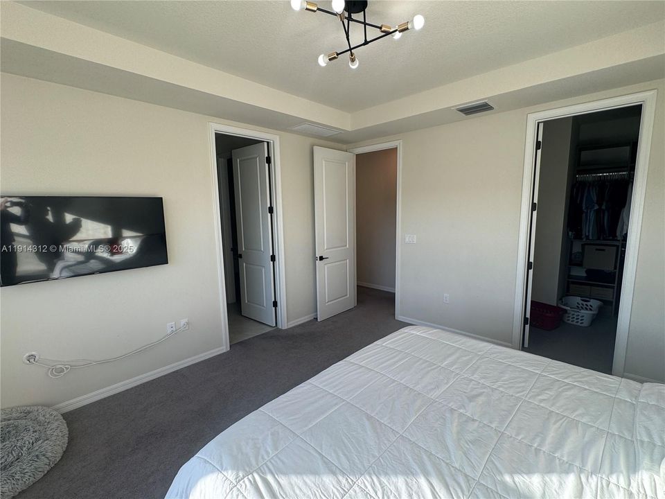 На продажу: $685,000 (3 спален, 2 ванн, 1966 Квадратных фут)