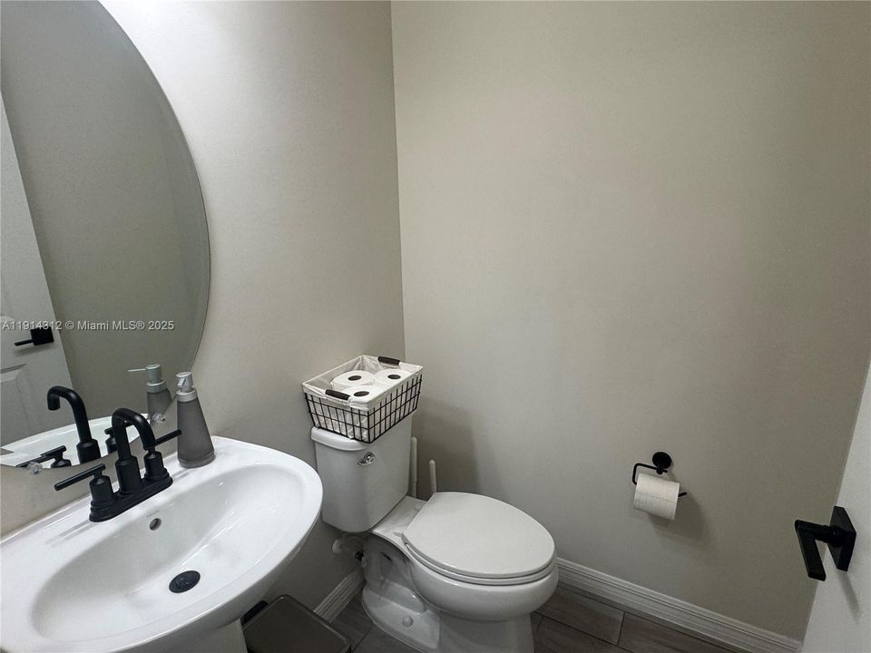 На продажу: $685,000 (3 спален, 2 ванн, 1966 Квадратных фут)