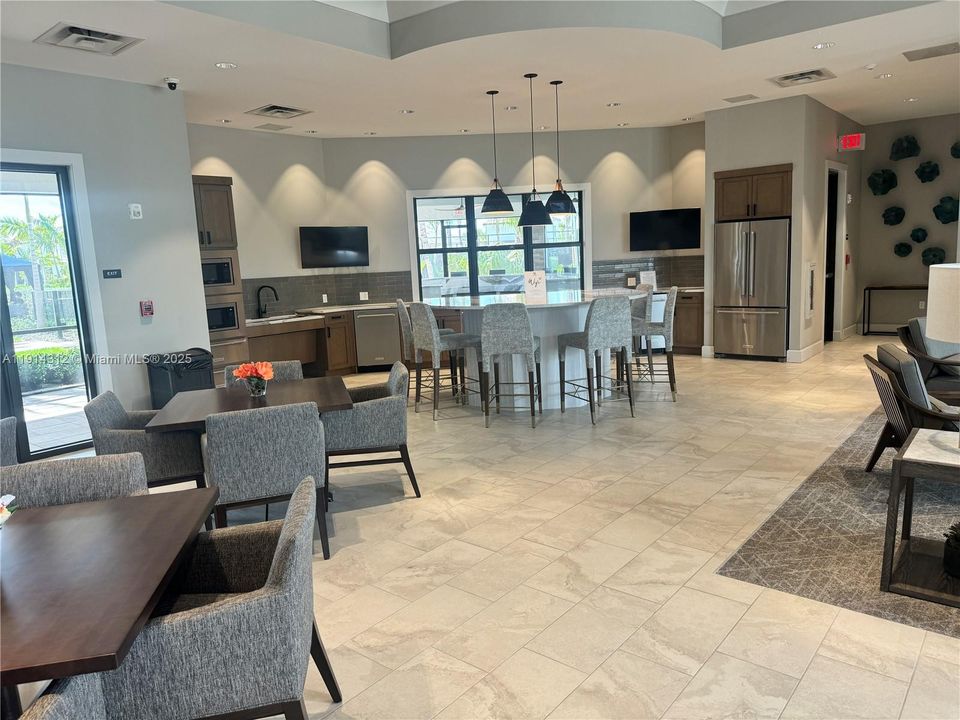 На продажу: $685,000 (3 спален, 2 ванн, 1966 Квадратных фут)