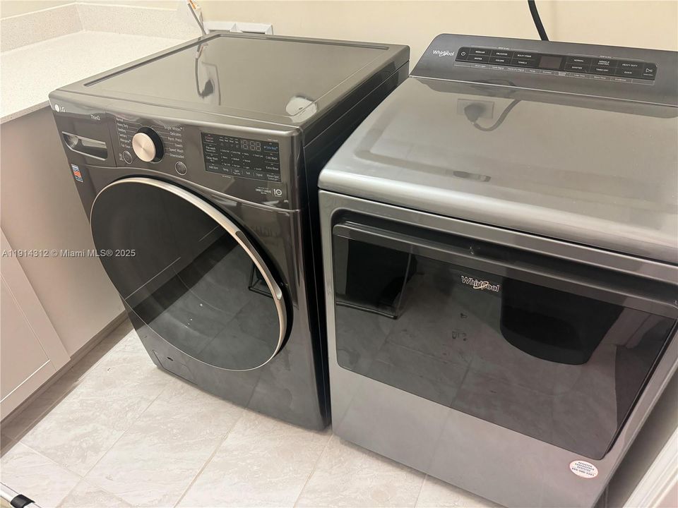 На продажу: $685,000 (3 спален, 2 ванн, 1966 Квадратных фут)