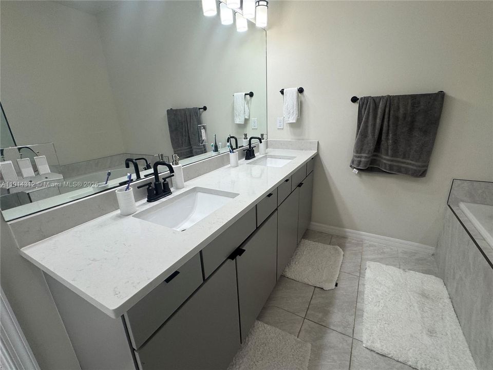 На продажу: $685,000 (3 спален, 2 ванн, 1966 Квадратных фут)