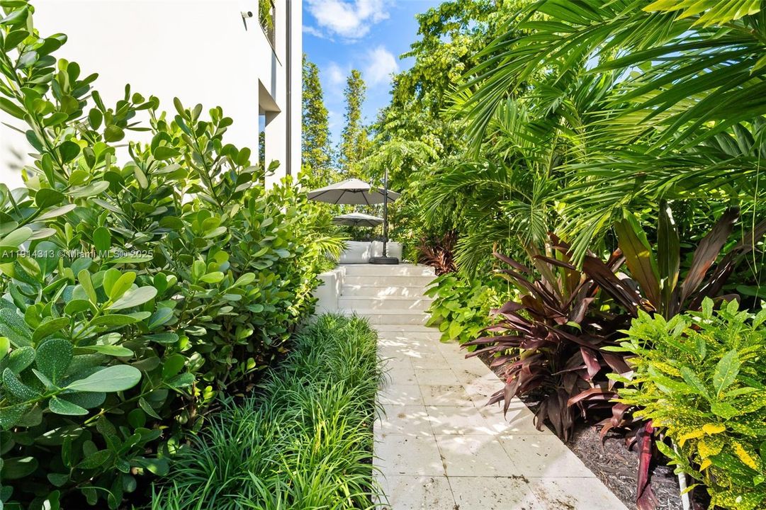 For Sale: $4,150,000 (4 beds, 5 baths, 3550 Square Feet)