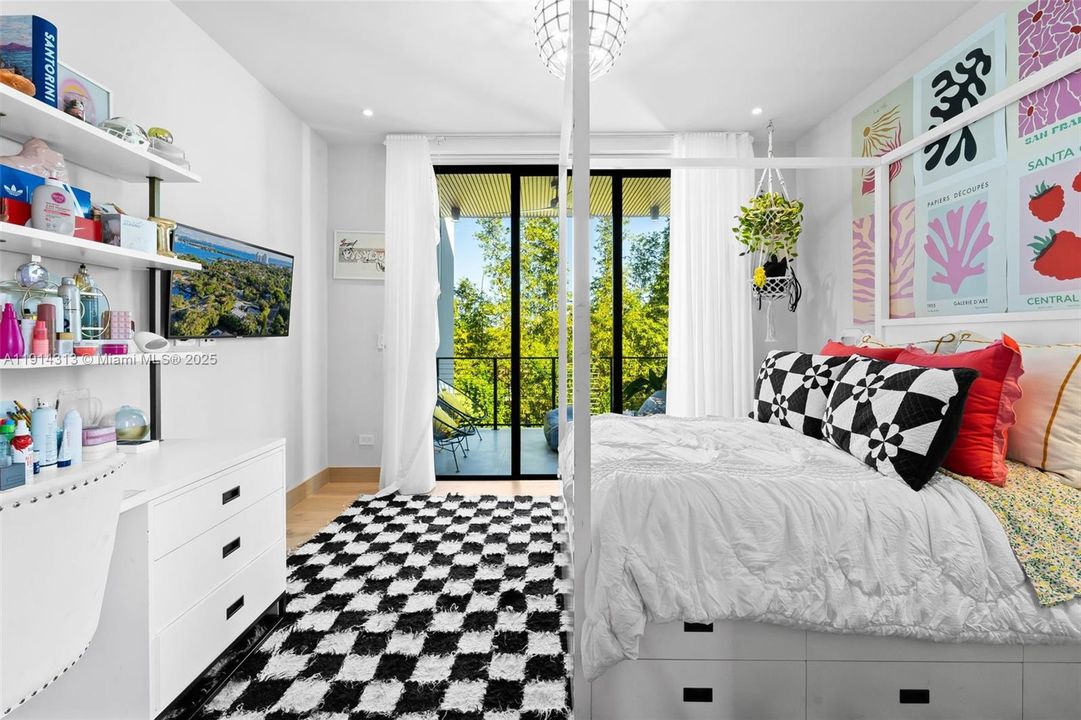 For Sale: $4,150,000 (4 beds, 5 baths, 3550 Square Feet)