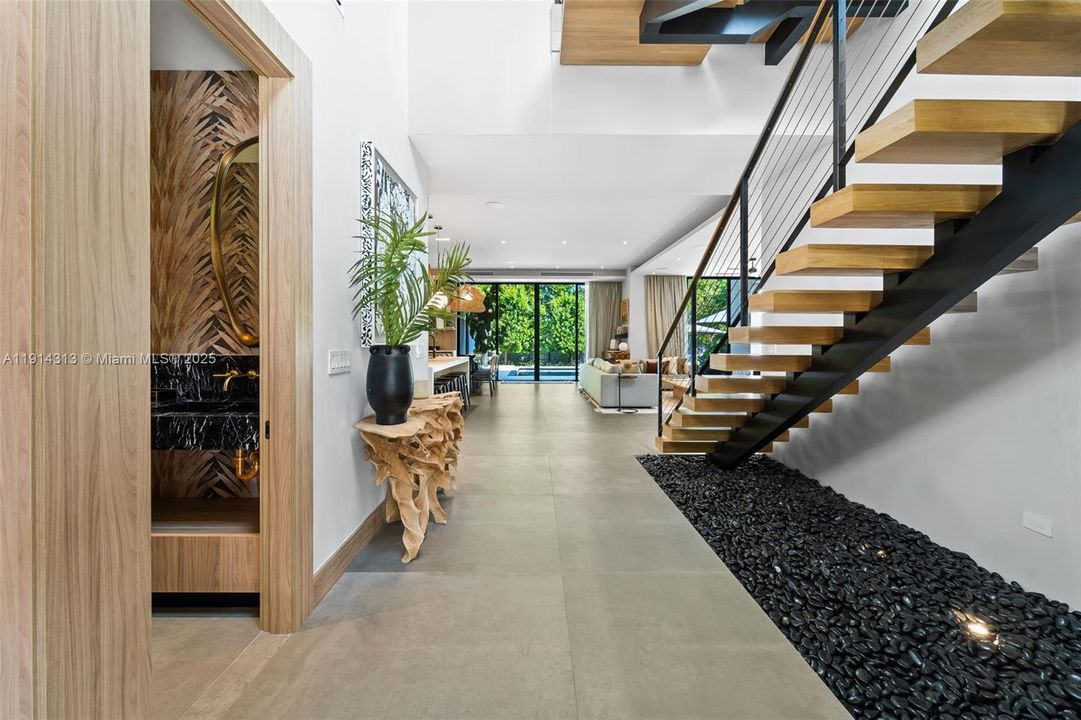 For Sale: $4,150,000 (4 beds, 5 baths, 3550 Square Feet)