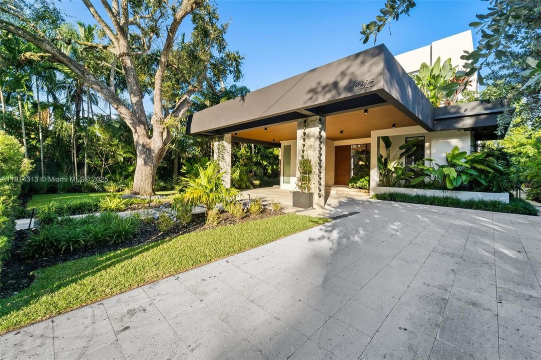 For Sale: $4,150,000 (4 beds, 5 baths, 3550 Square Feet)