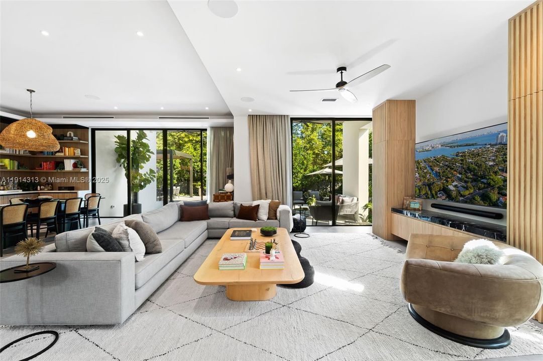 For Sale: $4,150,000 (4 beds, 5 baths, 3550 Square Feet)