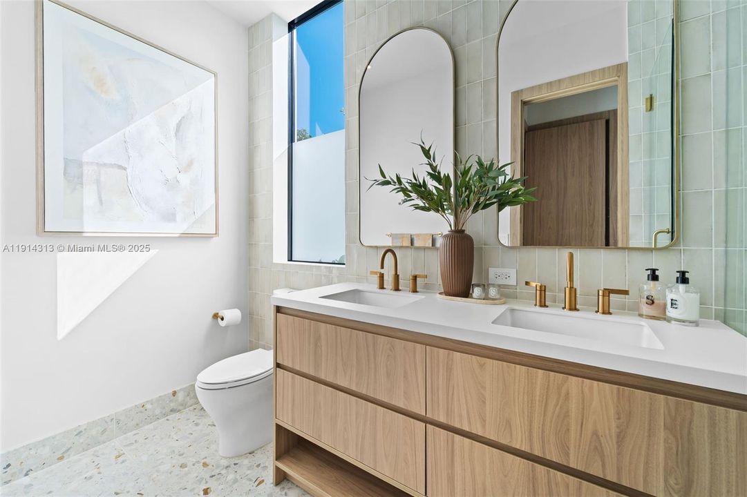 For Sale: $4,150,000 (4 beds, 5 baths, 3550 Square Feet)