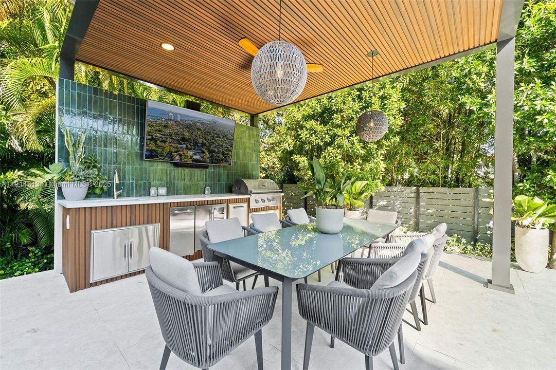 For Sale: $4,150,000 (4 beds, 5 baths, 3550 Square Feet)