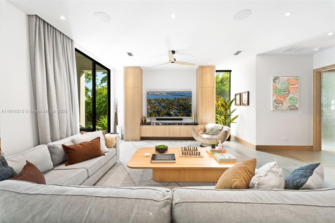 For Sale: $4,150,000 (4 beds, 5 baths, 3550 Square Feet)