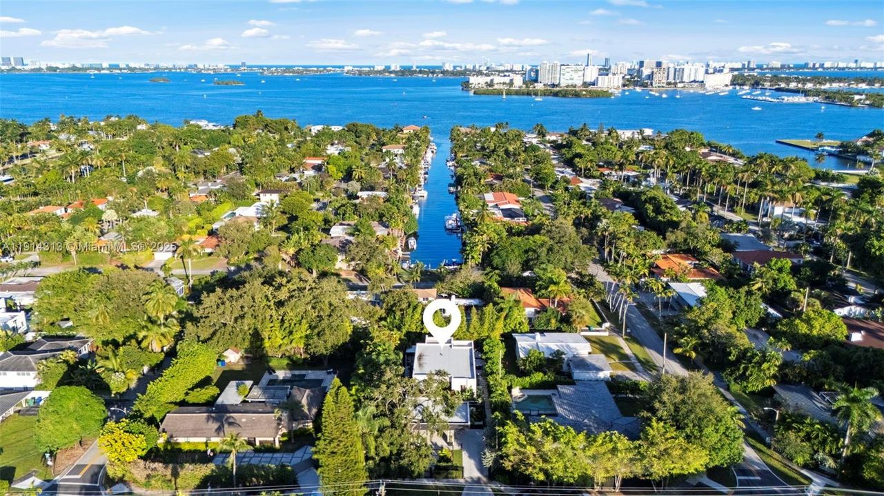 For Sale: $4,150,000 (4 beds, 5 baths, 3550 Square Feet)