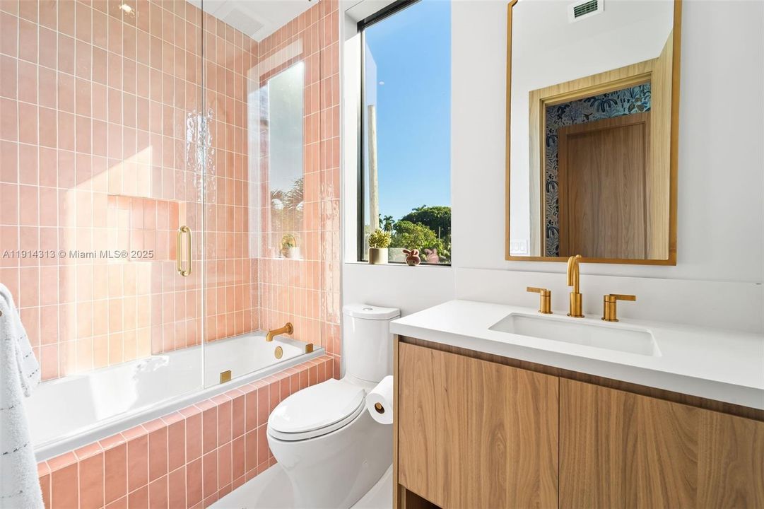 For Sale: $4,150,000 (4 beds, 5 baths, 3550 Square Feet)