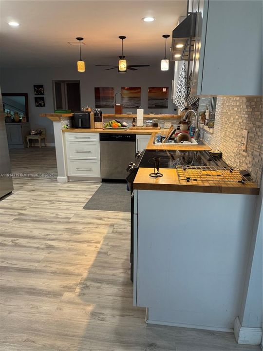 待售: $499,000 (2 贝兹, 2 浴室, 1238 平方英尺)