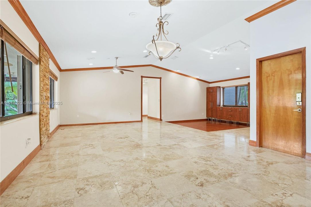 For Rent: $6,000 (4 beds, 2 baths, 2056 Square Feet)