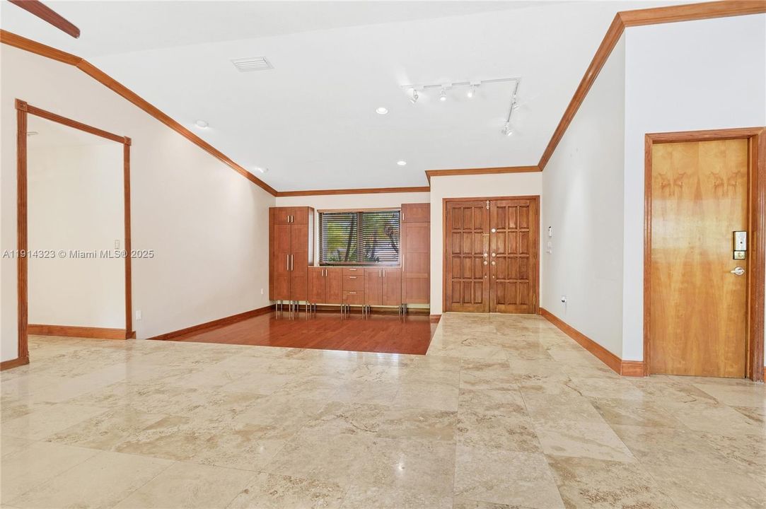 For Rent: $6,000 (4 beds, 2 baths, 2056 Square Feet)