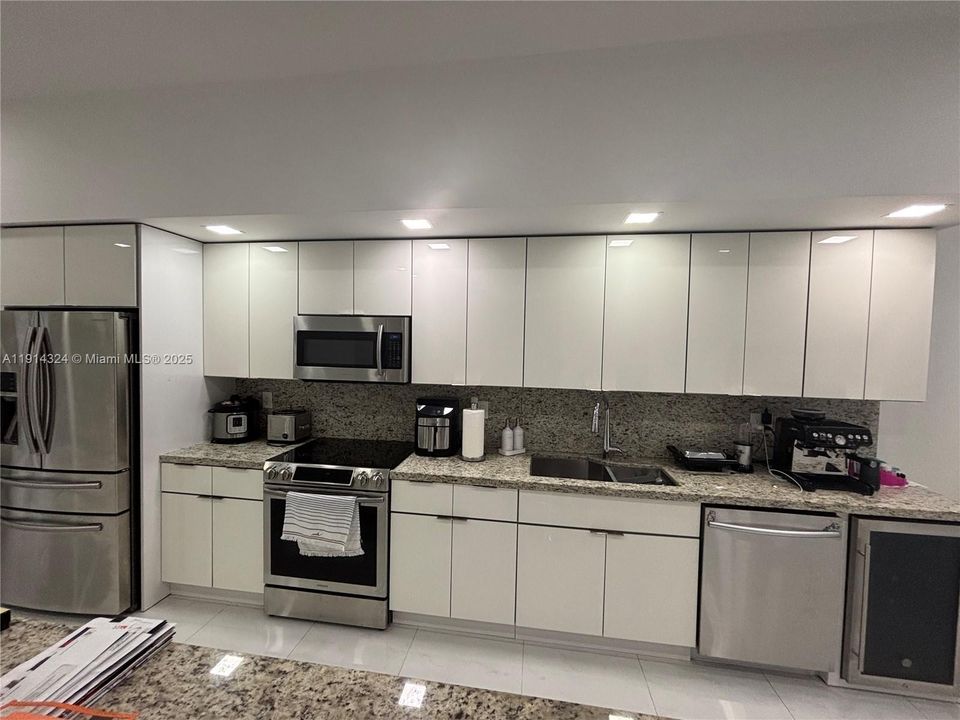 В аренду: $4,500 (3 спален, 3 ванн, 2100 Квадратных фут)