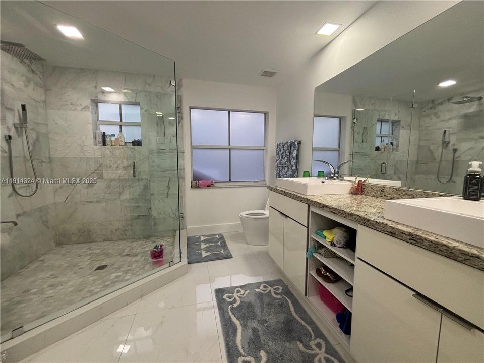 В аренду: $4,500 (3 спален, 3 ванн, 2100 Квадратных фут)