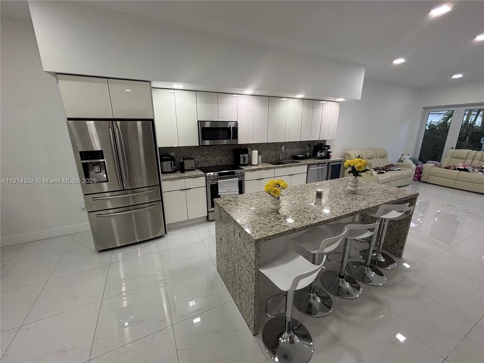 В аренду: $4,500 (3 спален, 3 ванн, 2100 Квадратных фут)