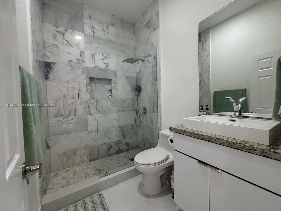 В аренду: $4,500 (3 спален, 3 ванн, 2100 Квадратных фут)