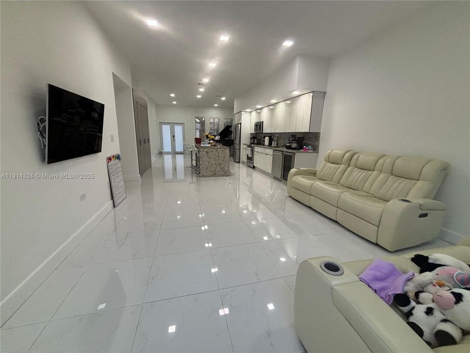 В аренду: $4,500 (3 спален, 3 ванн, 2100 Квадратных фут)