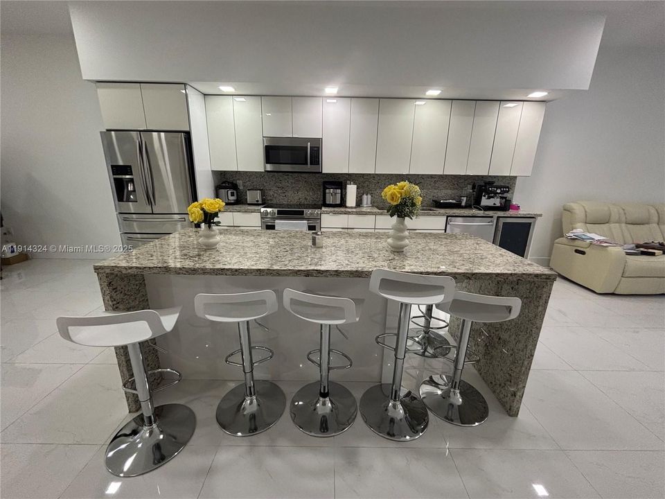 В аренду: $4,500 (3 спален, 3 ванн, 2100 Квадратных фут)