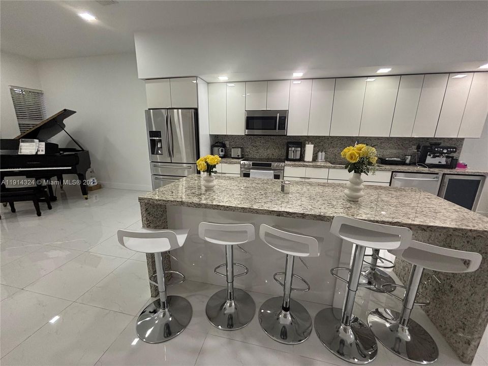 В аренду: $4,500 (3 спален, 3 ванн, 2100 Квадратных фут)