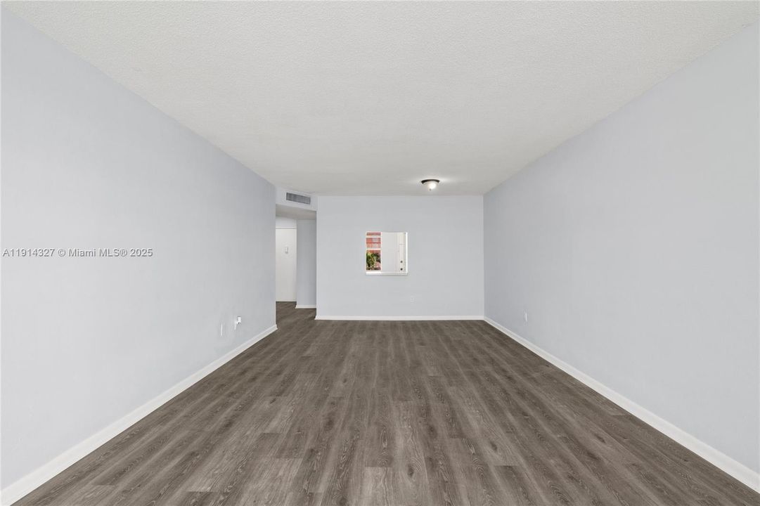 For Rent: $1,495 (1 beds, 1 baths, 825 Square Feet)