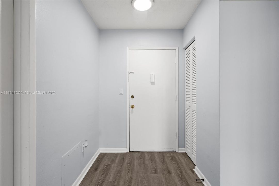 For Rent: $1,495 (1 beds, 1 baths, 825 Square Feet)