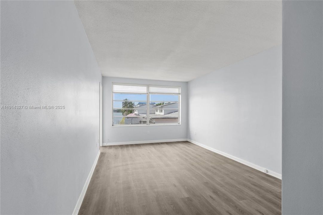 For Rent: $1,495 (1 beds, 1 baths, 825 Square Feet)