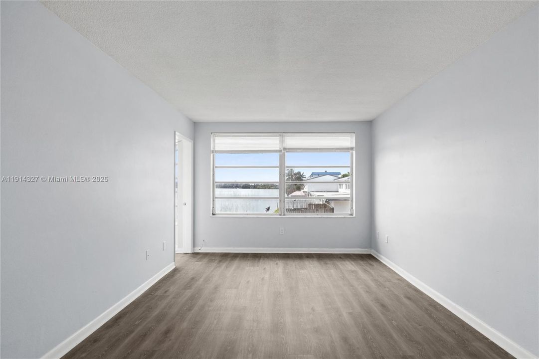 For Rent: $1,495 (1 beds, 1 baths, 825 Square Feet)