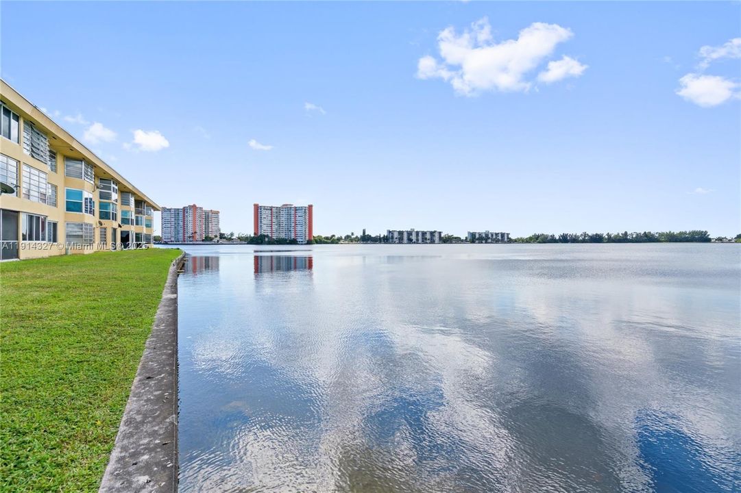 For Rent: $1,495 (1 beds, 1 baths, 825 Square Feet)