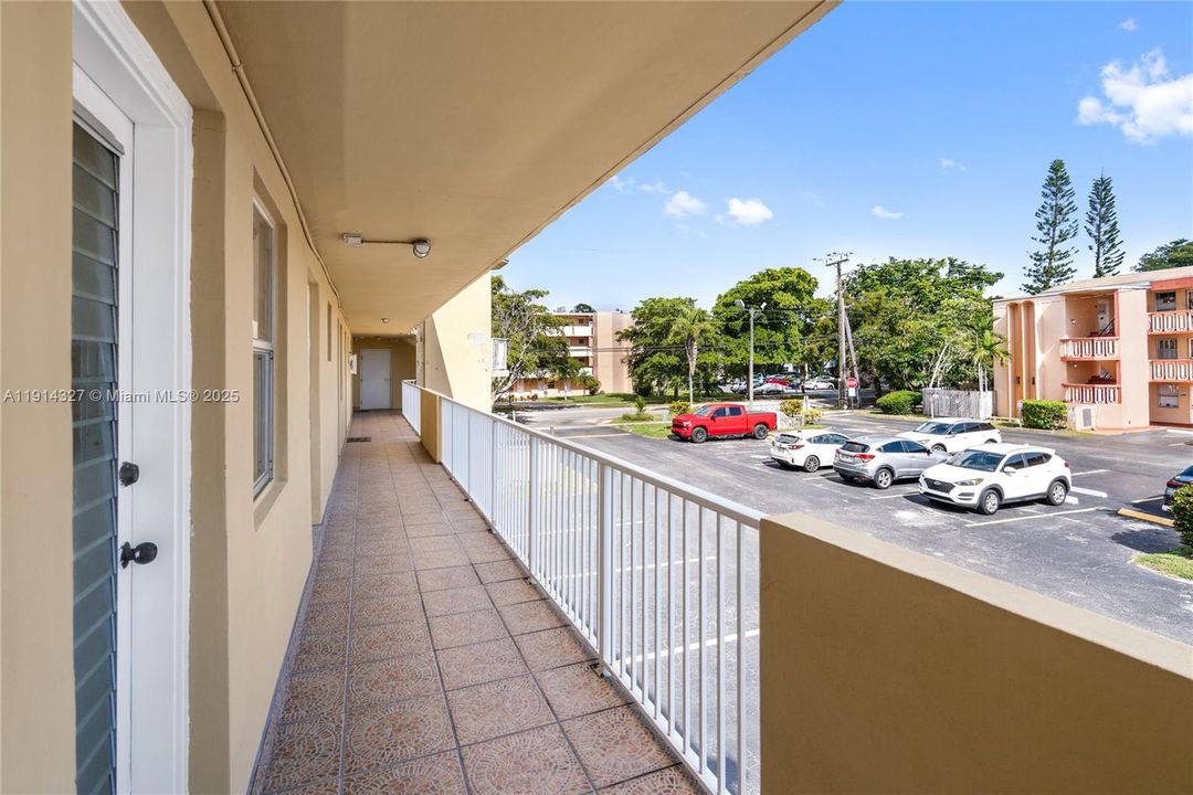 For Rent: $1,495 (1 beds, 1 baths, 825 Square Feet)