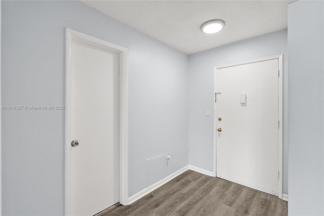 For Rent: $1,495 (1 beds, 1 baths, 825 Square Feet)